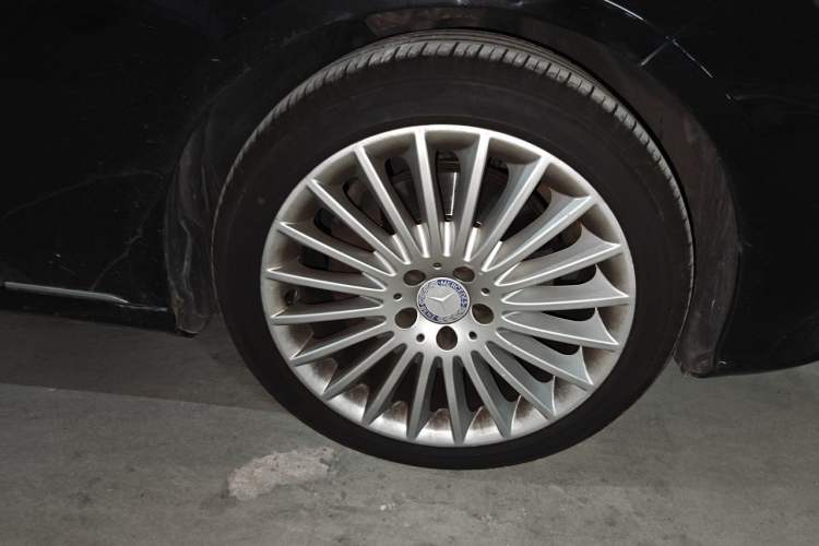 Used Mercedes-Benz E-Class 2015 E 200 L Right Front Wheel Hub
