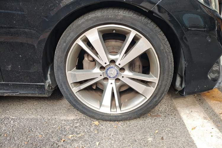 Used Mercedes-Benz E-Class 2015 E 320 L Sport 4MATIC Right Front Wheel Hub