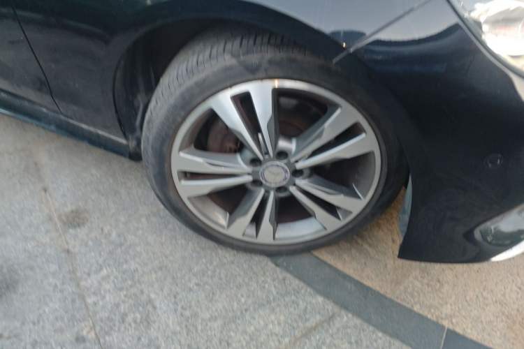 Used Mercedes-Benz E-Class 2015 E 260 L Sport Edition Right Front Wheel Hub