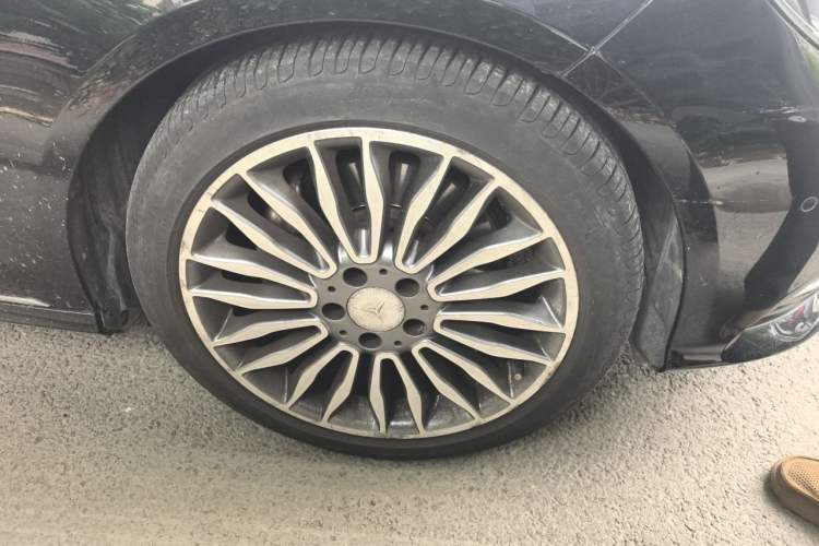 Used Mercedes-Benz E-Class 2015 Facelift E 260 L Luxury Edition Right Front Wheel Hub