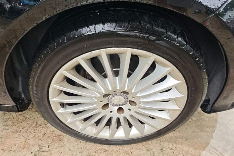 Used Mercedes-Benz E-Class 2015 E 180 L Right Front Wheel Hub