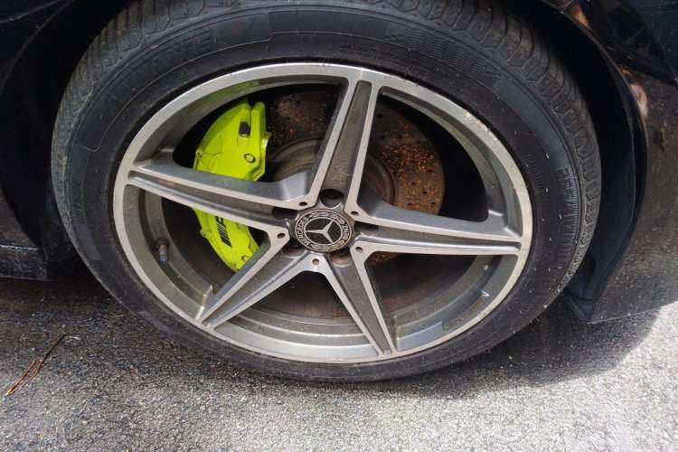 Used Mercedes-Benz E-Class 2015 E 200 L Sport Edition Right Front Wheel Hub