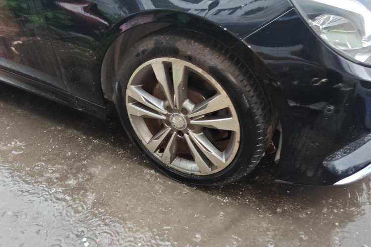 Used Mercedes-Benz E-Class 2015 Revised E 260 L Right Front Wheel Hub