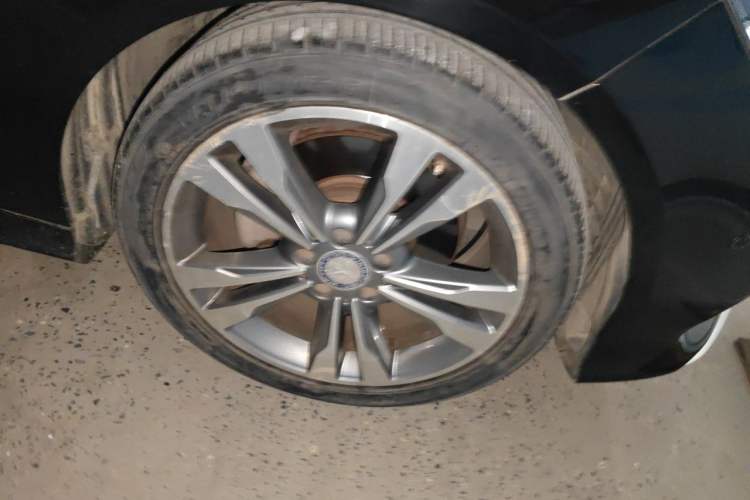 Used Mercedes-Benz E-Class 2015 E 260 L Sport Edition Right Front Wheel Hub