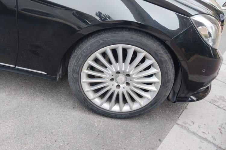 Used Mercedes-Benz E-Class 2015 Revised E 260 L Right Front Wheel Hub