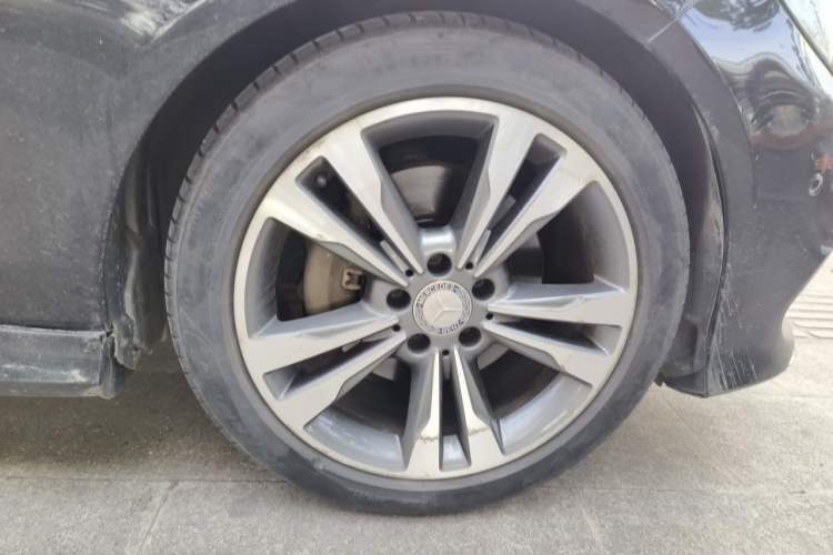 Used Mercedes-Benz E-Class 2015 E 260 L Sport Edition Right Front Wheel Hub