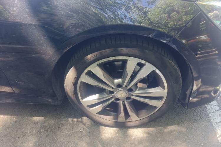 Used Mercedes-Benz E-Class 2015 Restyled E 260 L Sport Edition Right Front Wheel Hub