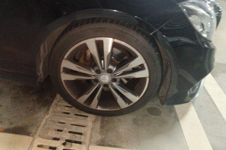 Used Mercedes-Benz E-Class 2015 E 260 L Sport & Fashion Model Right Front Wheel Hub