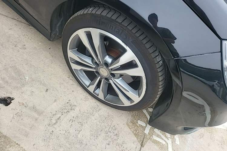 Used Mercedes-Benz E-Class 2015 E 260 L Sport Edition Right Front Wheel Hub