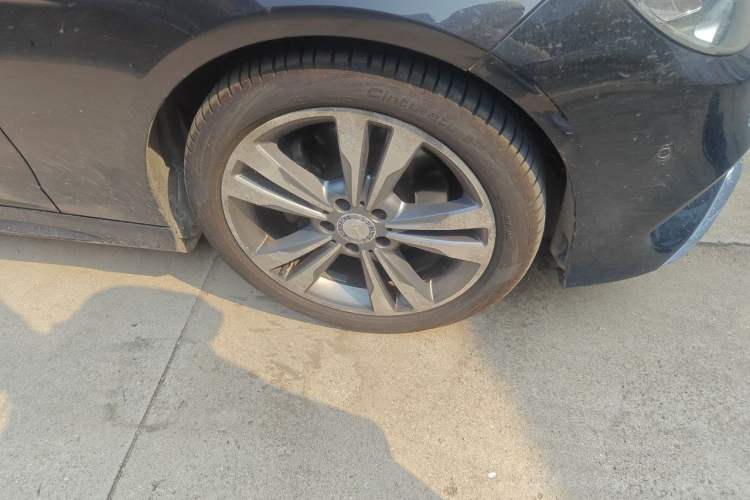 Used Mercedes-Benz E-Class 2015 E 260 L Sport Edition Right Front Wheel Hub