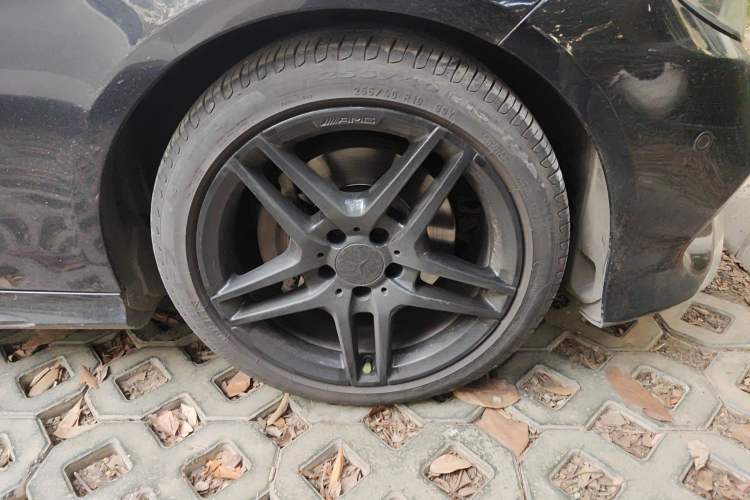 Used Mercedes-Benz E-Class 2015 Facelift E 260 L Luxury Edition Right Front Wheel Hub