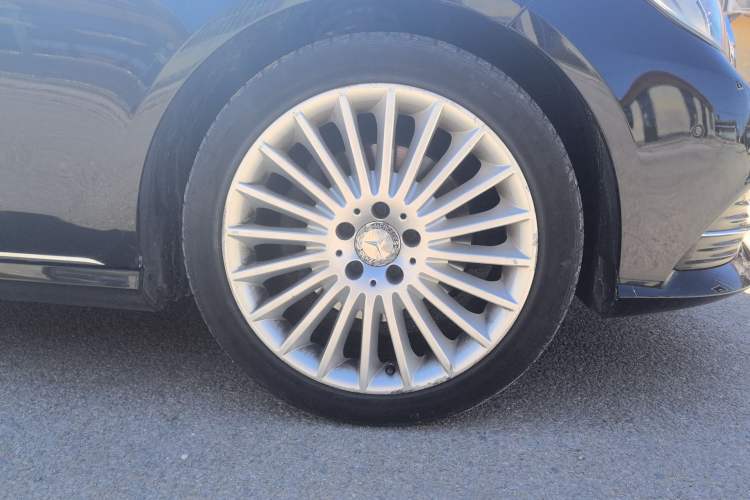 Used Mercedes-Benz E-Class 2015 Facelift E 200 L Right Front Wheel Hub