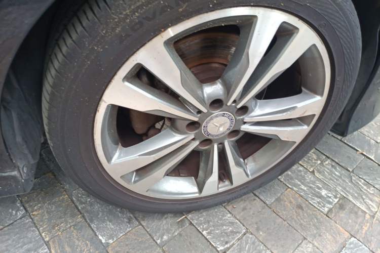 Used Mercedes-Benz E-Class 2015 E 260 L Sport Edition Right Front Wheel Hub