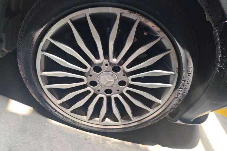 Used Mercedes-Benz E-Class 2015 E 260 L Luxury Model Right Front Wheel Hub