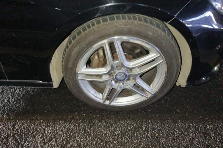 Used Mercedes-Benz E-Class 2015 E 400 L Hybrid Right Front Wheel Hub