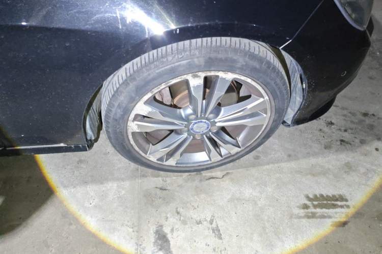 Used Mercedes-Benz E-Class 2015 E 200 L Sport Edition Right Front Wheel Hub