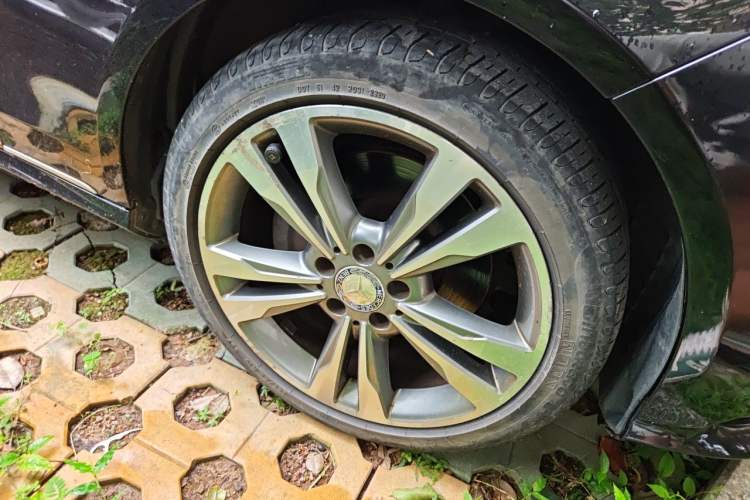 Used Mercedes-Benz E-Class 2015 E 200 L Sport Edition Right Front Wheel Hub