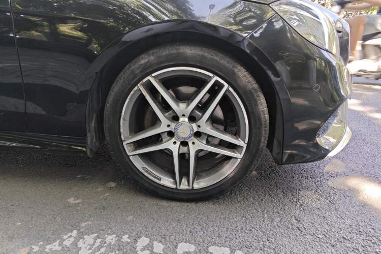 Used Mercedes-Benz E-Class 2015 E 320 L Sport Edition Right Front Wheel Hub