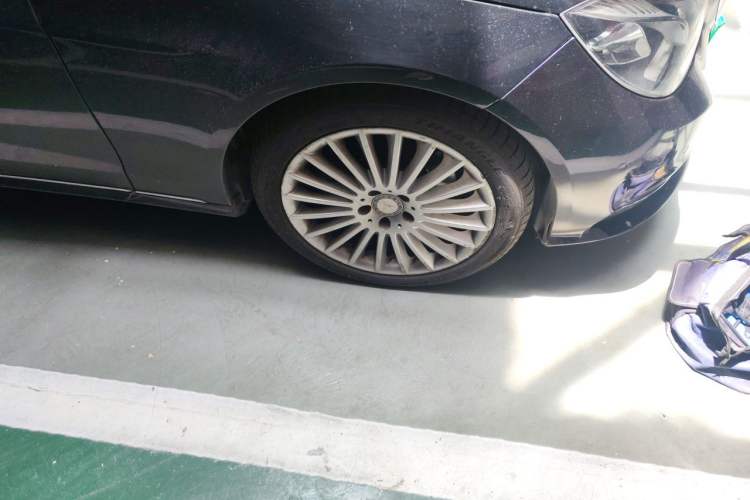 Used Mercedes-Benz E-Class 2015 E 200 L Right Front Wheel Hub
