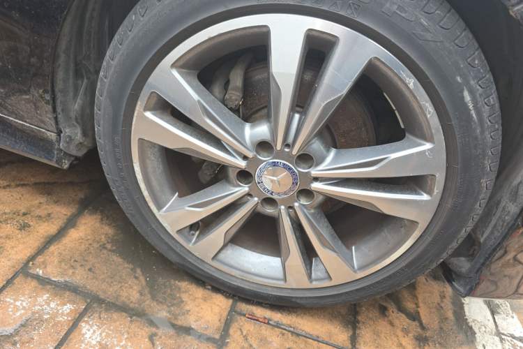Used Mercedes-Benz E-Class 2015 E 260 L Sport & Fashion Model Right Front Wheel Hub