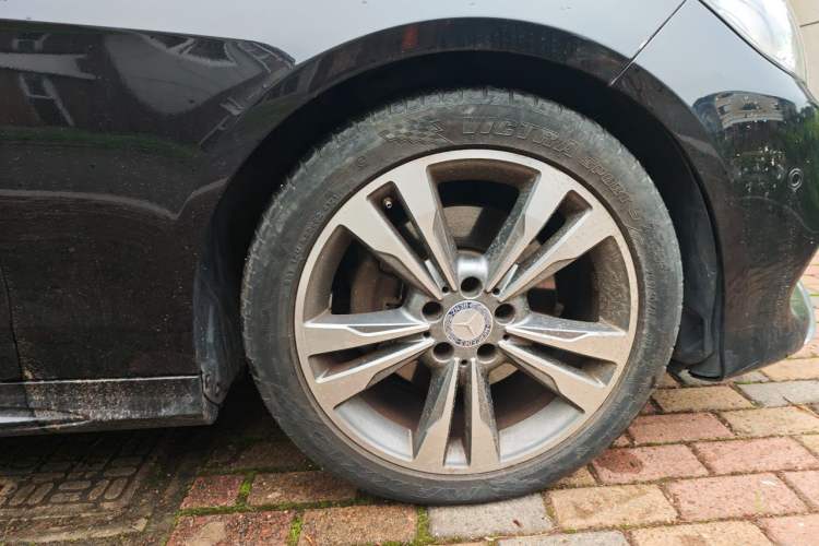 Used Mercedes-Benz E-Class 2015 Revised E 260 L Sporty and Stylish Edition Right Front Wheel Hub