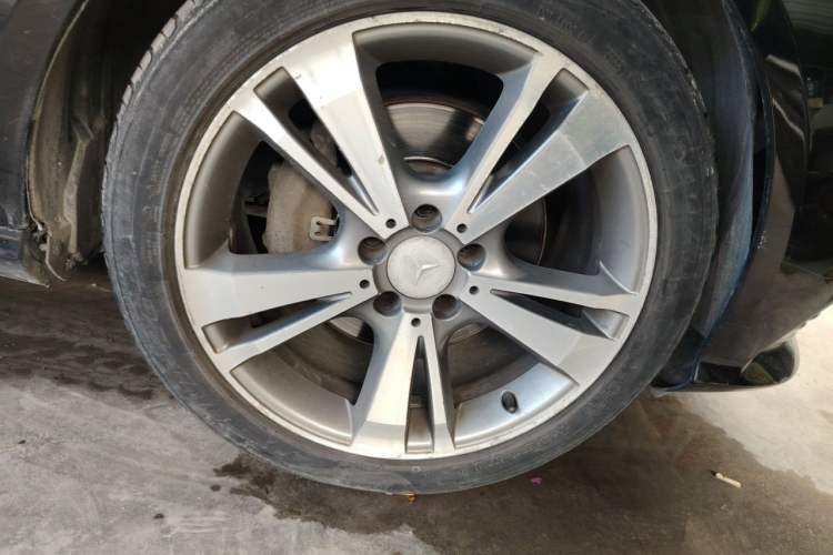 Used Mercedes-Benz E-Class 2015 E 320 L 4MATIC Right Front Wheel Hub
