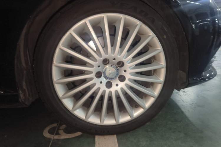 Used Mercedes-Benz E-Class 2015 Facelift E 200 L Right Front Wheel Hub