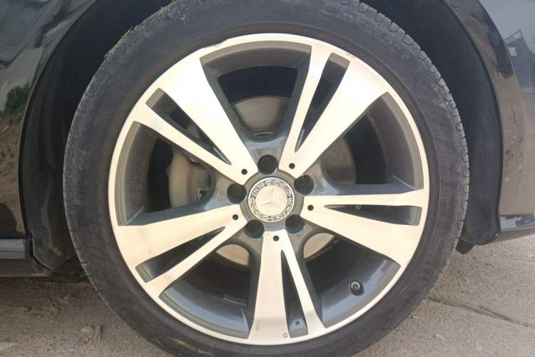 Used Mercedes-Benz E-Class 2015 E 320 L Luxury 4MATIC Right Front Wheel Hub