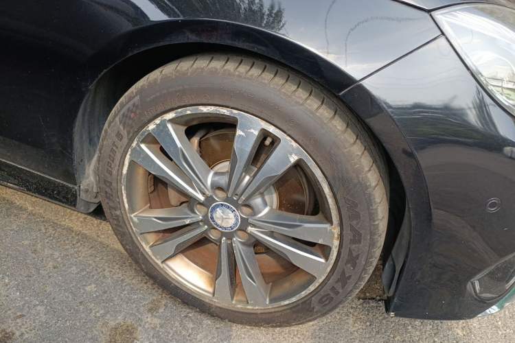 Used Mercedes-Benz E-Class 2015 E 200 L Sport Edition Right Front Wheel Hub