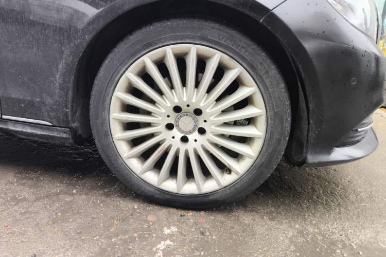 Used Mercedes-Benz E-Class 2015 Revised E 260 L Right Front Wheel Hub