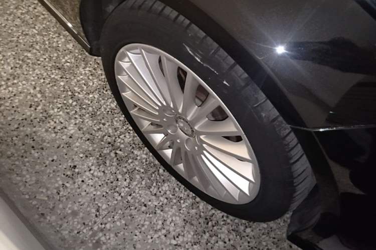 Used Mercedes-Benz E-Class 2015 E 200 L Right Front Wheel Hub