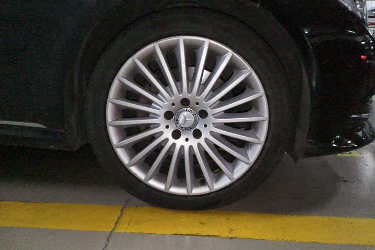 Used Mercedes-Benz E-Class 2015 Facelift E 200 L Right Front Wheel Hub
