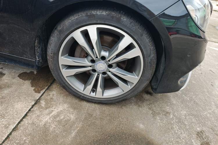 Used Mercedes-Benz E-Class 2015 E 260 L Sport Edition Right Front Wheel Hub