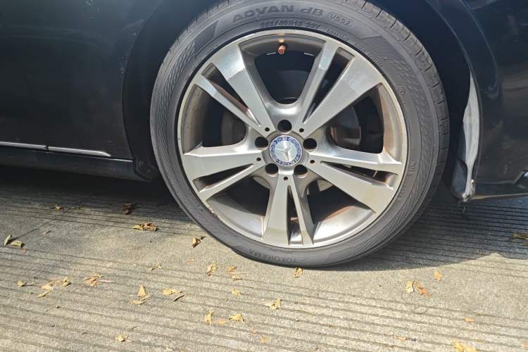 Used Mercedes-Benz E-Class 2015 E 320 L 4MATIC Right Front Wheel Hub