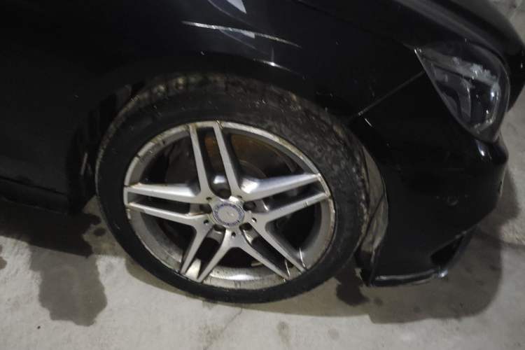 Used Mercedes-Benz E-Class 2015 E 260 L Sport Luxury Model Right Front Wheel Hub