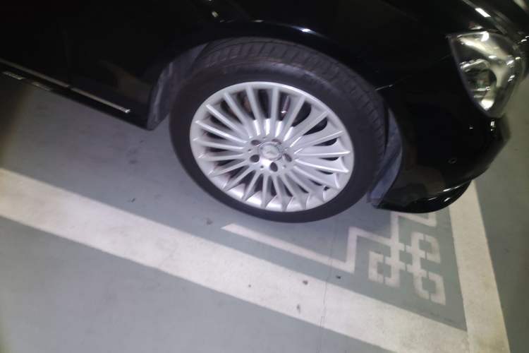 Used Mercedes-Benz E-Class 2015 E 260 L Right Front Wheel Hub