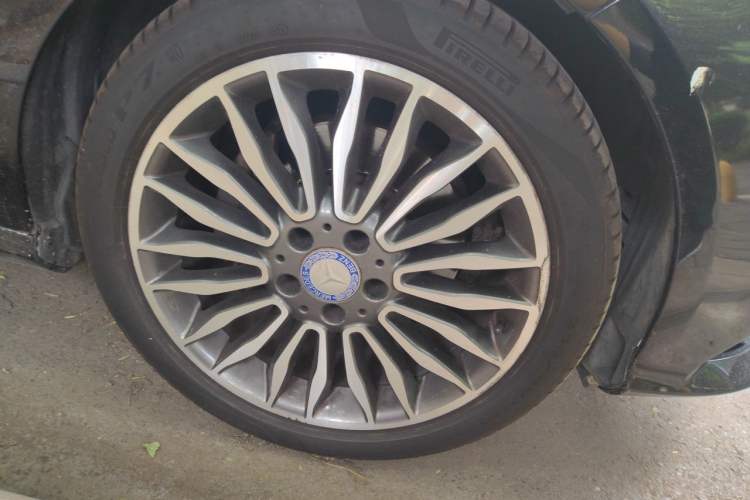 Used Mercedes-Benz E-Class 2015 Facelift E 260 L Luxury Edition Right Front Wheel Hub