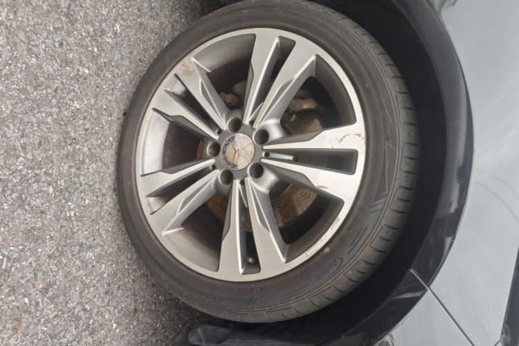 Used Mercedes-Benz E-Class 2015 E 260 L Sport Edition Right Front Wheel Hub