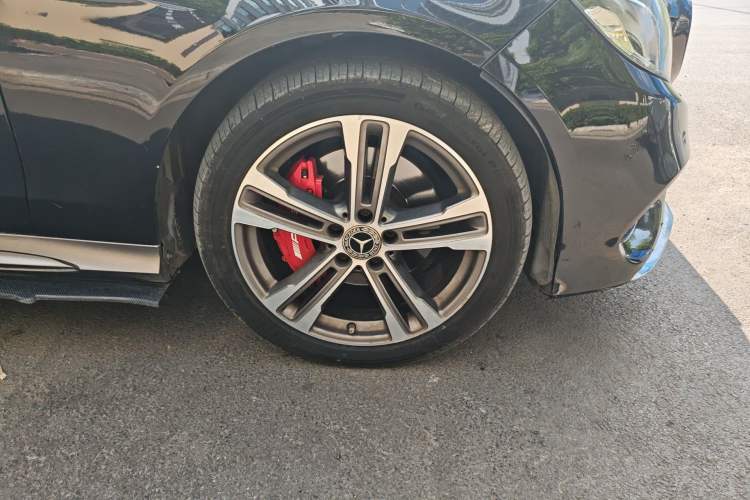 Used Mercedes-Benz E-Class 2015 E 320 L Sport 4MATIC Right Front Wheel Hub