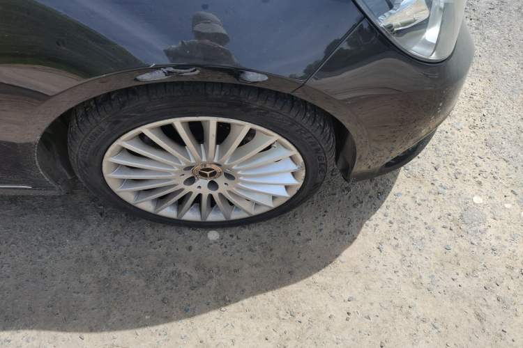 Used Mercedes-Benz E-Class 2015 E 320 L Right Front Wheel Hub