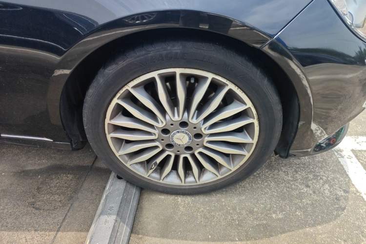 Used Mercedes-Benz E-Class 2015 E 320 L Right Front Wheel Hub