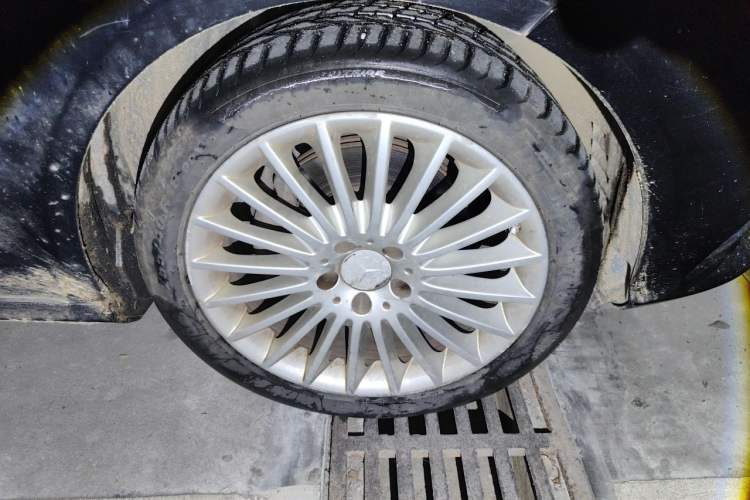 Used Mercedes-Benz E-Class 2015 E 200 L Right Front Wheel Hub