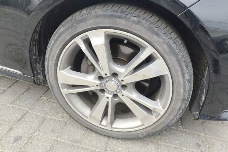Used Mercedes-Benz E-Class 2015 E 320 L 4MATIC Right Front Wheel Hub
