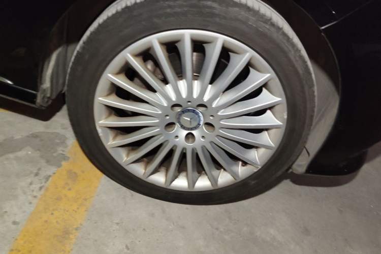 Used Mercedes-Benz E-Class 2015 Facelift E 200 L Right Front Wheel Hub