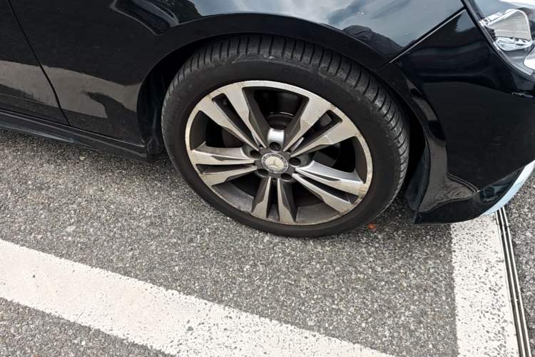 Used Mercedes-Benz E-Class 2015 E 260 L Sport Edition Right Front Wheel Hub