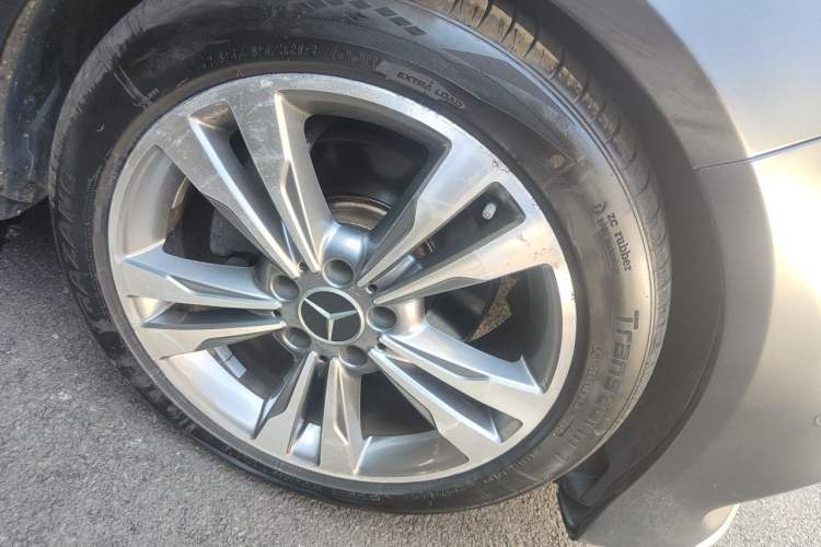 Used Mercedes-Benz E-Class 2015 E 200 L Sport Edition Right Front Wheel Hub