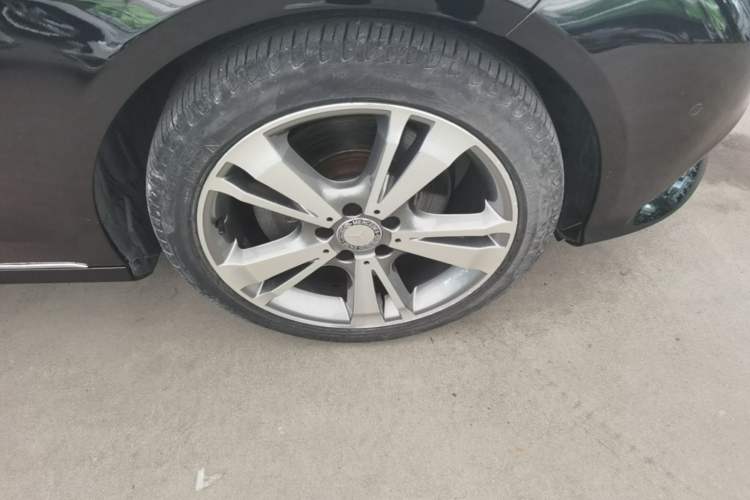 Used Mercedes-Benz E-Class 2015 E 320 L Luxury 4MATIC Right Front Wheel Hub