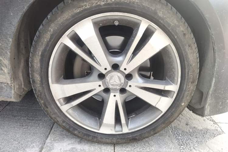 Used Mercedes-Benz E-Class 2015 E 320 L Sport 4MATIC Right Front Wheel Hub