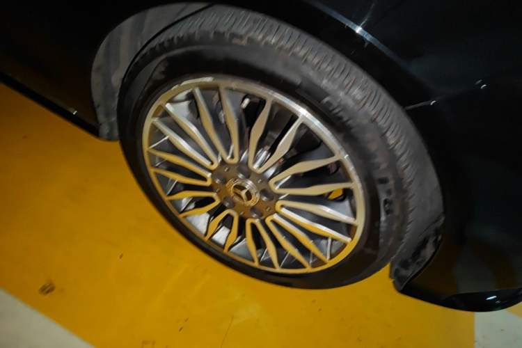 Used Mercedes-Benz E-Class 2015 E 320 L Right Front Wheel Hub