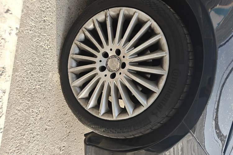 Used Mercedes-Benz E-Class 2015 Revised E 260 L Right Front Wheel Hub